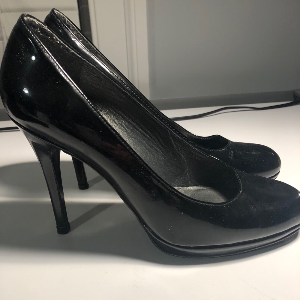 Stuart Weitzman Platswoon black patent heals 8M